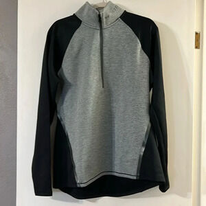 Like New Women’s Under Armour pull over
